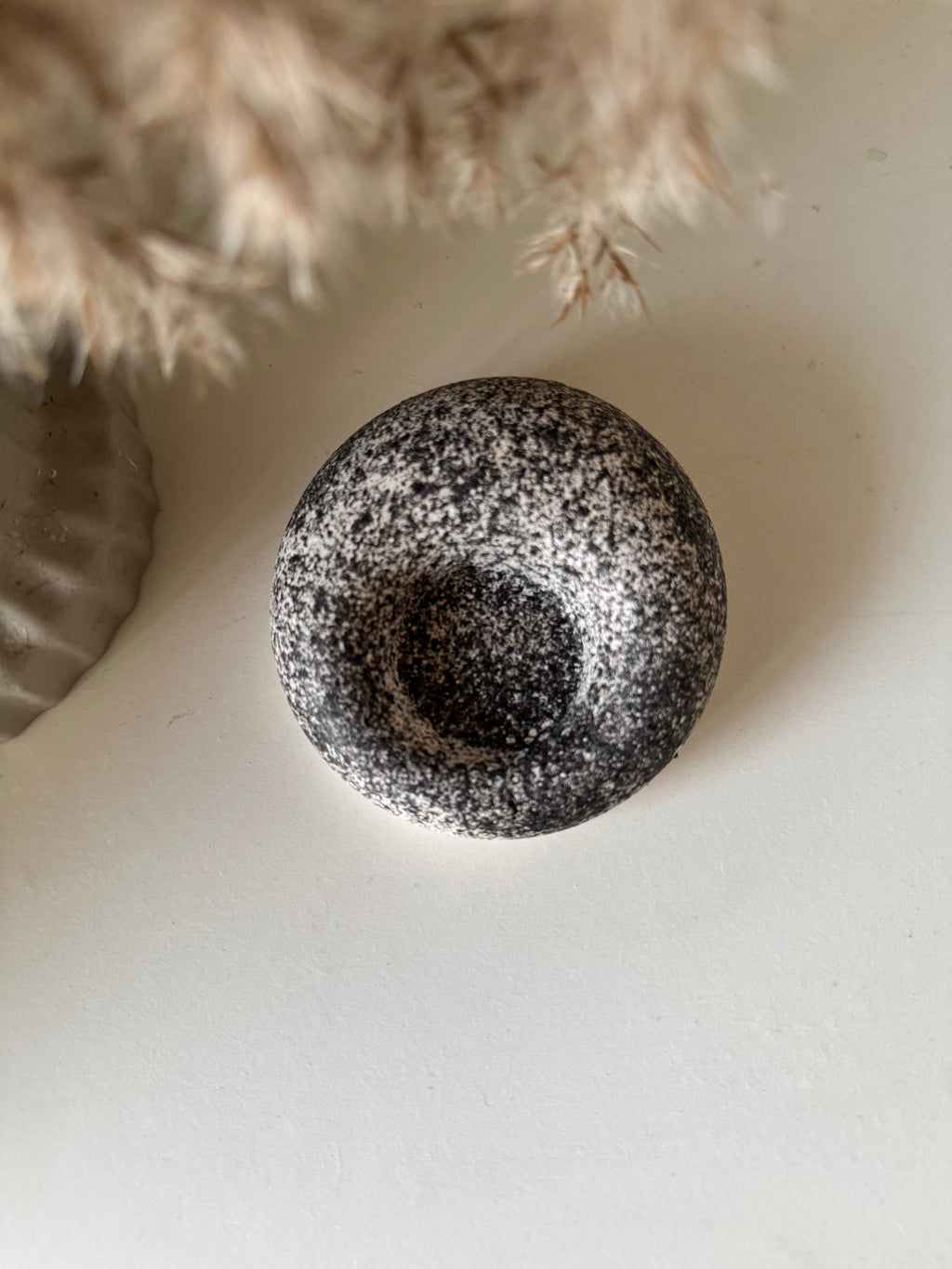 Minimalist Circular Storage Dish